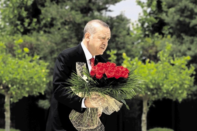 Turški predsednik Recep Tayyip Erdogan se je ob tretji obletnici spodletelega puča, ko je EU proti Turčiji uvedla sankcije...