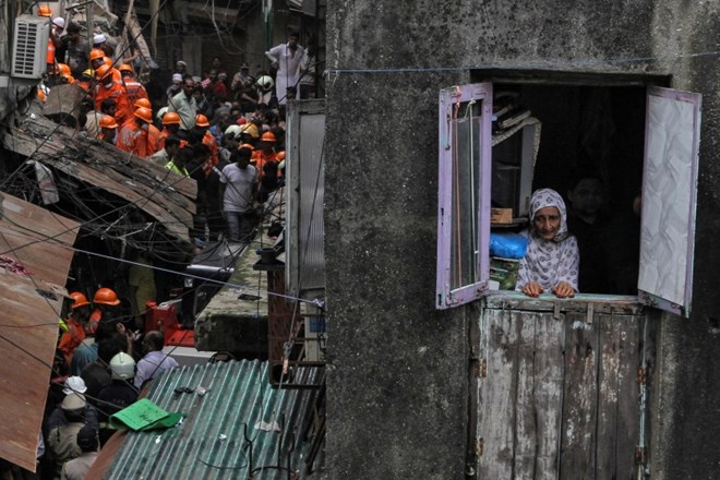 #foto V zrušenju zgradbe v Mumbaiju štirje mrtvi