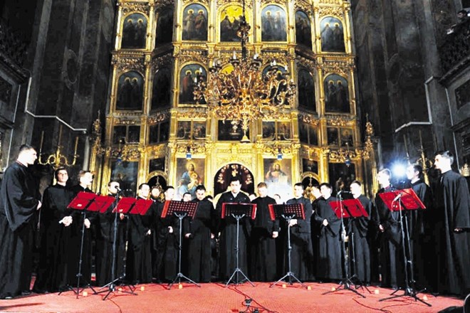 Vokalni ansambel Byzantion, ki ga umetniško vodi Adrian Sîrbu in ga sestavljajo duhovniki, bo nastopil predzadnji dan...
