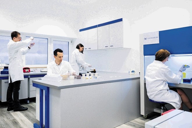 Microbium ima  lasten mikrobiološki analitski in razvojni laboratorij.