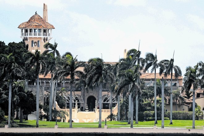 Odkar je predsednik, tudi Trumpov verjetno najbolj znani klub, razkošni Mar-a-Lago v Palm Beachu na Floridi, prinaša veliko...