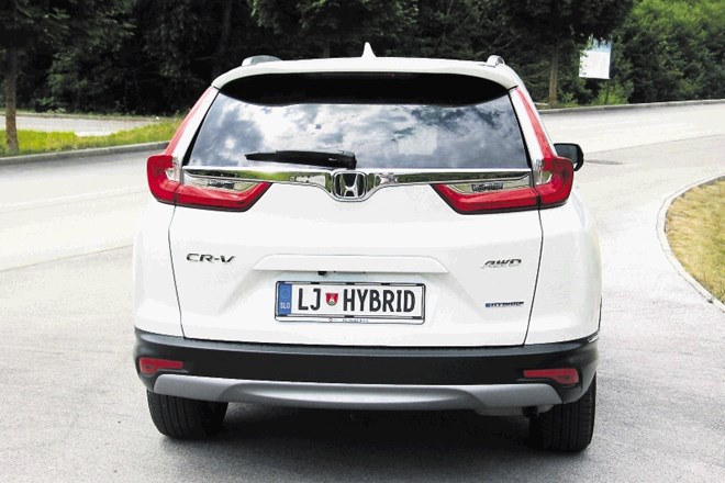 Toyota RAV4 hibrid in honda CR-V hibrid: Ko zelena barva ni ravno poceni