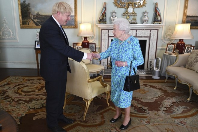 Novi britanski premier Boris Johnson in kraljica Elizabeta II.