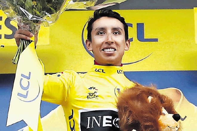 Kolumbijec Egan Bernal je na kolesarski dirki po Franciji  po skrajšani etapi oblekel rumeno majico vodilnega.
