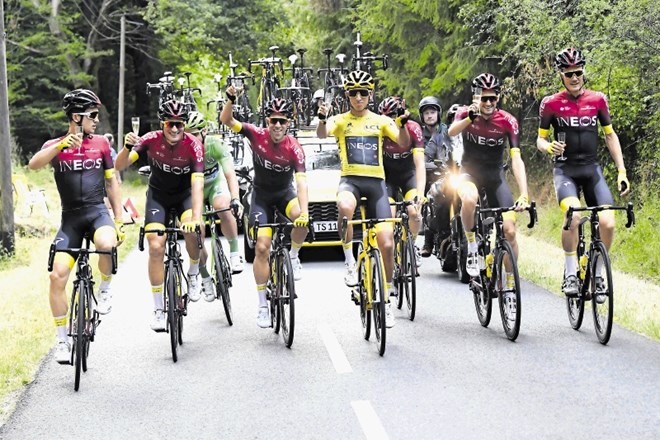 Kolesarsko moštvo Ineos je bilo razred zase na najprestižnejši etapni dirki Tour de France, zato so na včerajšnji zadnji...