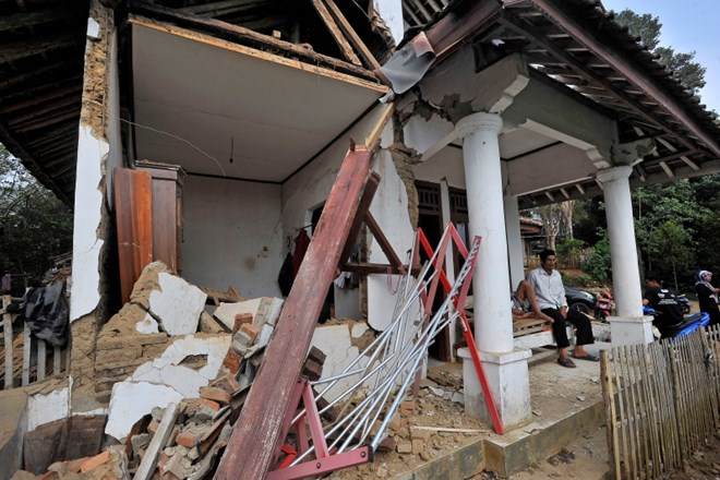 #foto Potres v Indoneziji zahteval žrtve