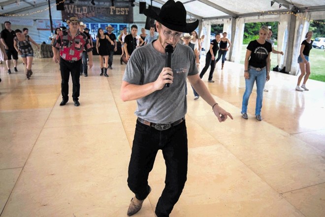 David Prestor, učitelj country plesov, obljublja, da bodo koreografije na delavnicah na festivalu primerne tudi za popolne...