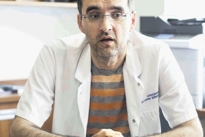 Igor Frangež, predstojnik kliničnega oddelka za kirurške okužbe: »Poleg travmatologije smo mi najbolj obremenjeni, imamo...