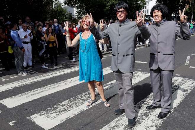 #foto Pred pol stoletja nastala znamenita fotografija Beatlesov na Abbey Road