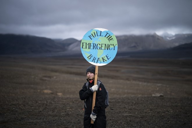 Okoljevarstveniki in podnebni aktivisti na Islandiji organizirali pogreb za stopljeni ledenik