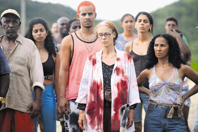 Režiser Kleber Mendonça Filho v filmu Bacurau naslika paranoiden portret bližnje brazilske prihodnosti.