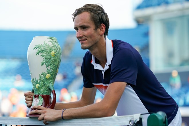 V tretjem zaporednem finalu je Danil Medvedev le prišel do turnirske zmage.