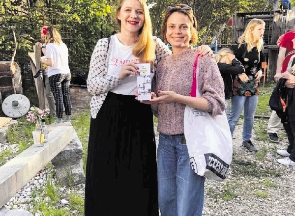 Barbara Svetek in Maja Ava Žiberna bosta z organizacijo filmskega večera skušali spodbuditi skupnostno delovanje v Zgornji...