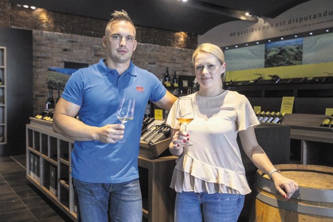 Marko Zidarič pravi, da  so njihovo vinsko klet v zadnjih letih odkrili Nizozemci, po njihovo vino pa prihajajo  poleg...