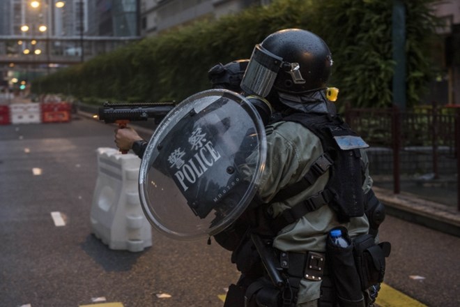 V Hongkongu v nedeljo aretirali več deset protestnikov