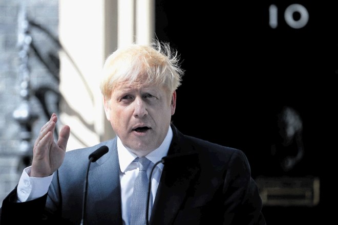 Britanska vlada premierja Borisa Johnsona naj bi zaprosila kraljico, da suspendira delo parlamenta.