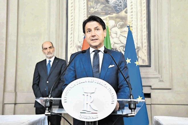 Giuseppe Conte je po prejetju mandatarstva za sestavo vlade obljubil nove, boljše čase.
