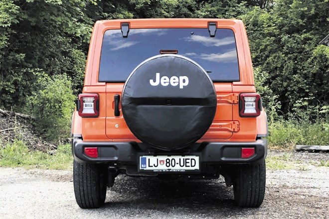 Jeep wrangler unlimited:: Sodoben stroj v “retro” lupini