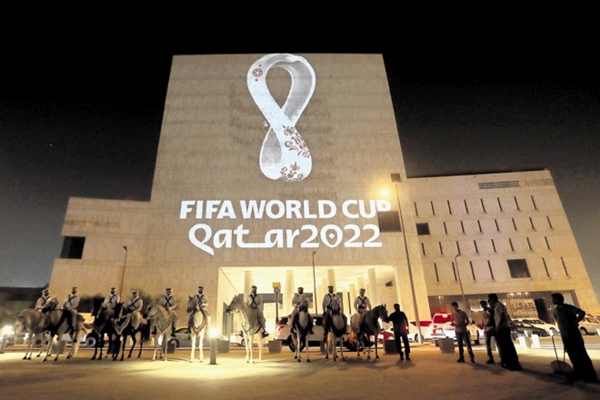 Logotip za svetovno prvenstvo v Katarju ponazarja osem stadionov, ki bodo gostili tekme, hkrati pa osmica predstavlja...
