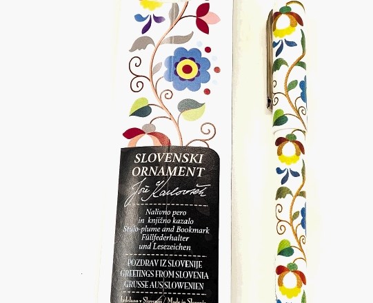Nalivno pero visokega kakovostnega razreda z ornamentom Jožeta Karlovška je izdelano v Sloveniji.
