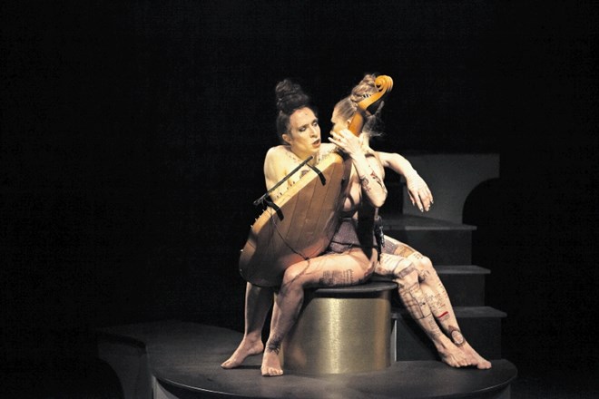 Predstava Marie-Pierre Brébant in Françoisa Chaignauda  Symphonia Harmoniae Caelestium Revelationum temelji na zapisih...