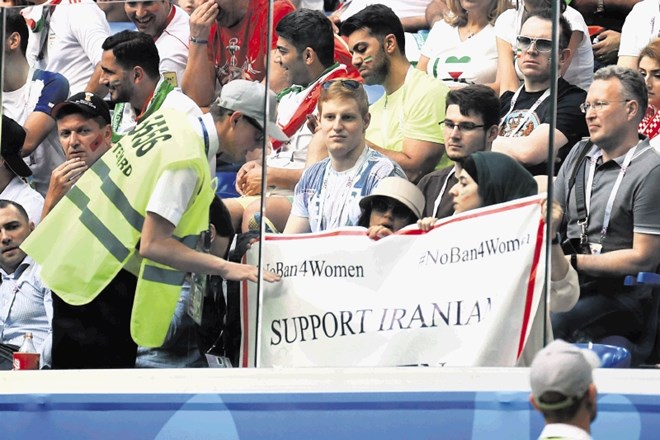 Iranske ženske so na lanskem svetovnem prvenstvu v Rusiji s transparenti opozarjale, da se jim v domovini godi huda krivica.