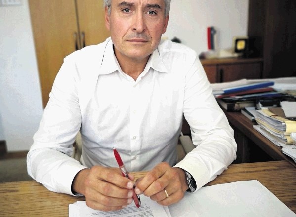 Branko Aubreht, predsednik višjega sodišča v Celju, je prvi opozoril na anomalijo v zakonu o sodiščih, ki določa razporejanje...