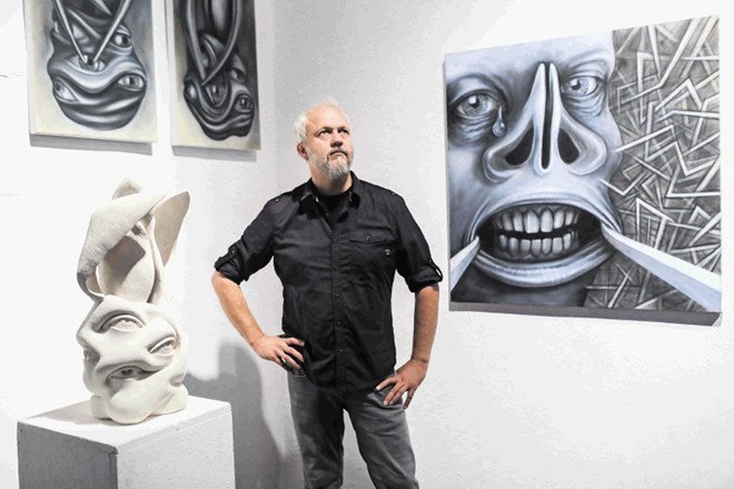 Damijan Kracina, kipar: Vsakega od prostorov, kjer razstavljam, najsi gre za Metelkovo ali Narodno galerijo, obravnavam...