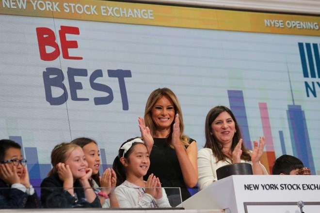 #foto Prva dama ZDA odprla ponedeljkovo borzno trgovanje na Wall Streetu