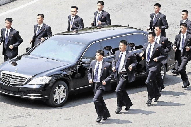 Severnokorejski voditelj Kim Jong Un stavi na nemške limuzine, med drugim na blindiranega S600 pullmana guarda.