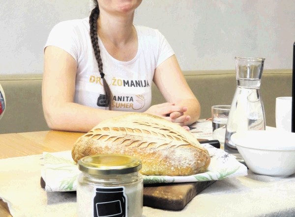 Anita Šumer dogodek pripravlja na Koroškem, kjer je zibelka droži. To je edina slovenska regija, kjer se je tovrstna peka...