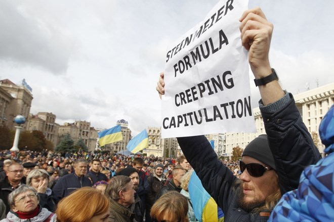 #foto Na tisoče protestnikov v Kijevu proti posebnemu statusu separatističnih regij
