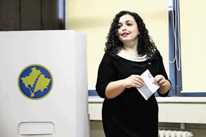 Vjosa Osmani po rezultatih vzporednih volitev ostaja kandidatka za prvo predsednico kosovske vlade iz vrst demokratske lige...