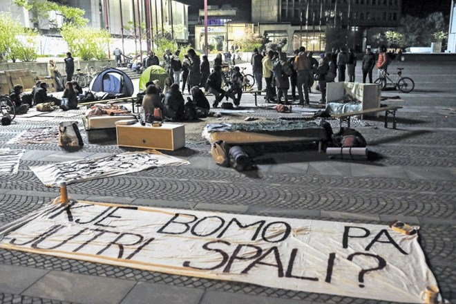 Študentje, mladi pa tudi mlade družine in starejši se v Ljubljani spopadajo s stanovanjskim problemom, so s protestnim...