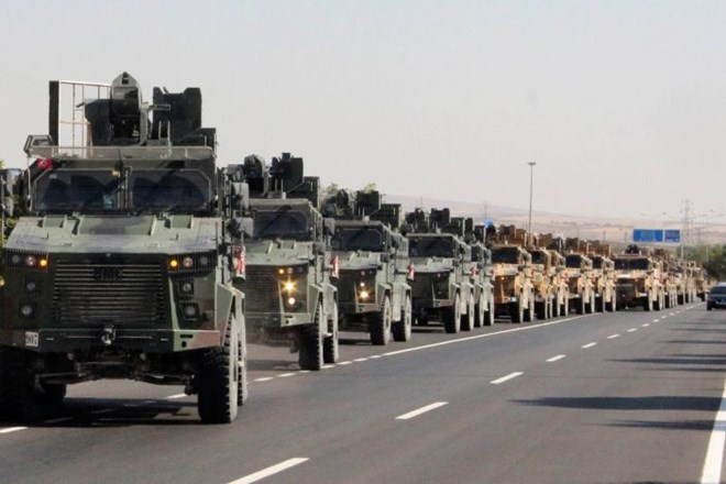 Turški konvoj v Kilisu blizu sirske meje.
