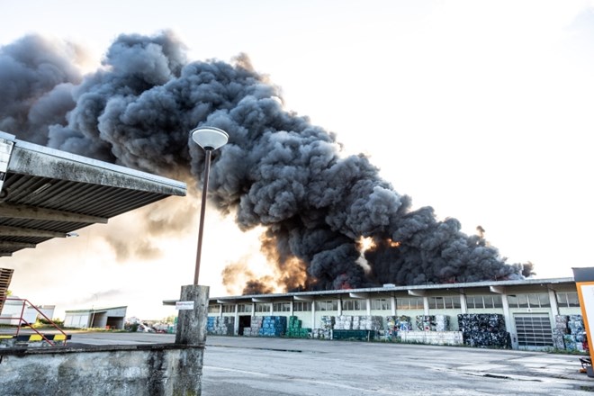  #foto V bližini letališča v Linzu odjeknila eksplozija