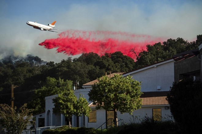 #foto V Kaliforniji zaradi požarov evakuirali 100.000 ljudi
