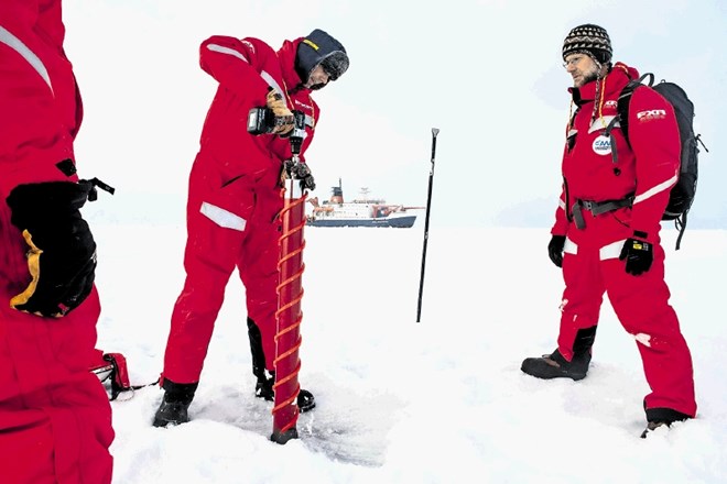 300 raziskovalcev iz 17 držav bo eno leto potovalo skupaj z ledeno ploščo in raziskovalo arktično okolje.