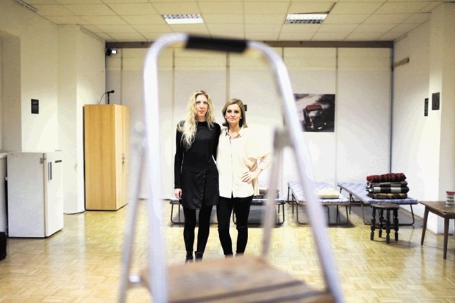 Simona Kepic in Tanja Rudolf Čenčič, Združenje DrogArt, v sobi pobega na temo izkoriščanja delavcev.