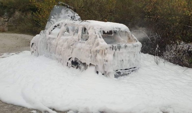 Avtomobil za pobeg zažgali pri Lukovici
