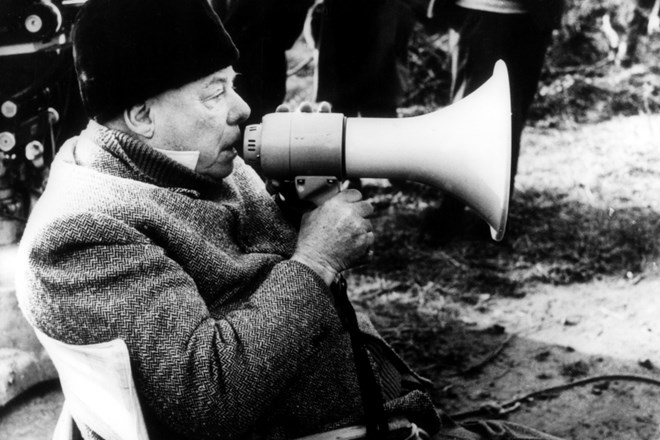 Režiser Jean Renoir se je leta 1931 lotil skoraj nemogočega: sinhronega snemanja na realnih lokacijah, povrhu še z gibljivo...