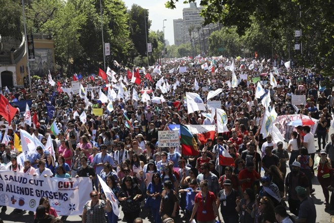 #foto V Čilu so se tisoči pridružili splošni stavki