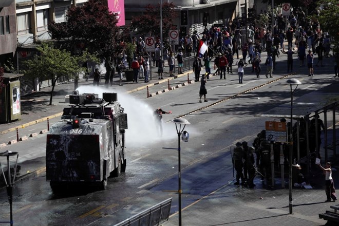 #foto V Čilu so se tisoči pridružili splošni stavki