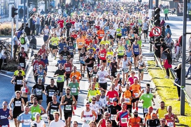 Slabih 14.000 tekačev se je skupaj podalo na 21 in 42 kilometrov dolgo preizkušnjo.