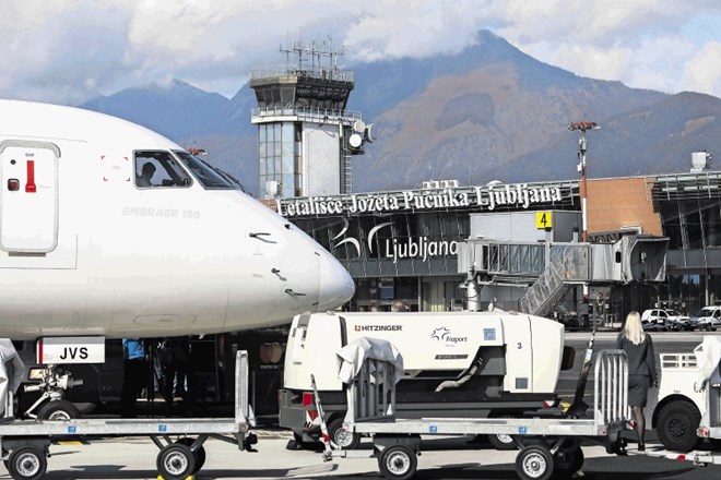Na brniško letališče in z njega potnike prevaža šestnajst letalskih prevoznikov.