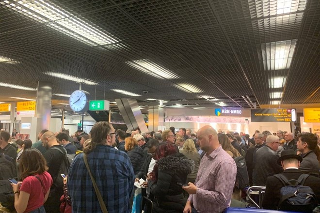 Pilot na letališču v Amsterdamu po pomoti sprožil alarm za ugrabitev  