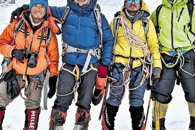 Šerpa Geljen (prvi z leve) med osvajanjem najvišjih himalajskih gora.