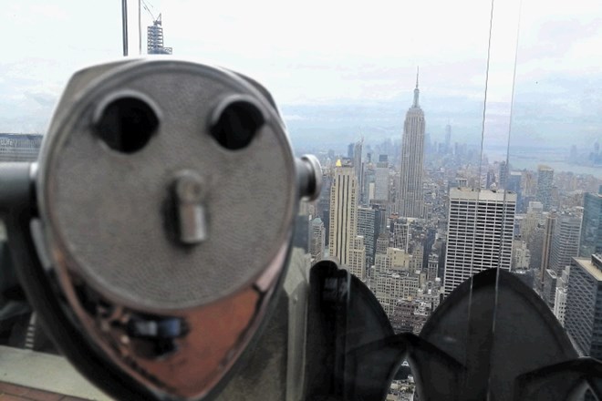Empire State Building ujet v objektiv s 70-nadstropne 260 metrov visoke stavbe 30 Rock, skrajšano za naslov na Rockefeller...