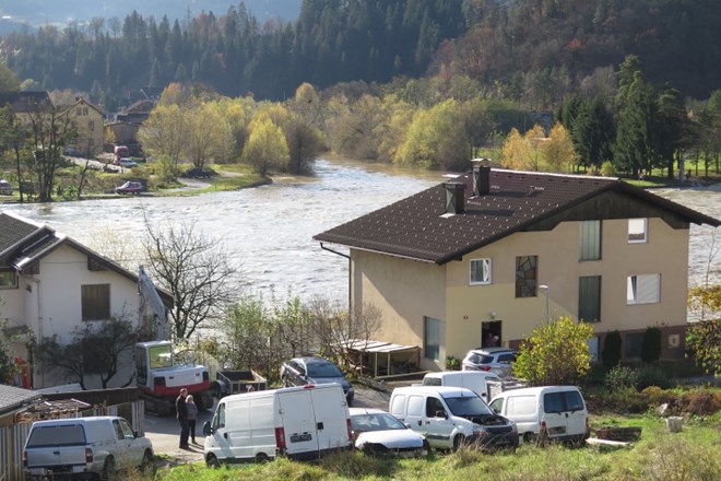 Prebivalce Dravograda in Ptuja je zjutraj prebudila sirena, ki je prebivalce opozorila na nevarnost poplavljanja reke Drave.