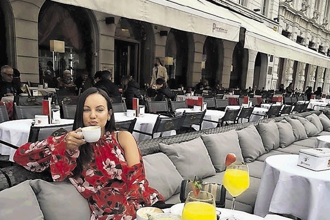 Lea Filipović oziroma Lepa Afna, trenutno morda najslavnejša slovenska vplivnica z instagrama in youtuba, zna ceniti dobro...